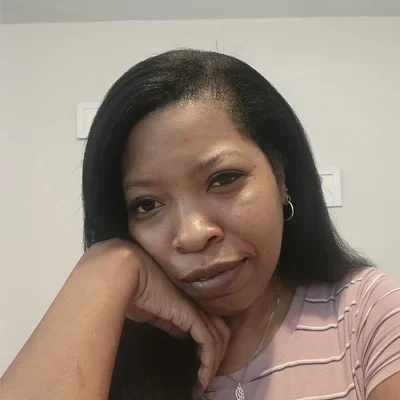 A headshot photo of Quida, a massage therapist